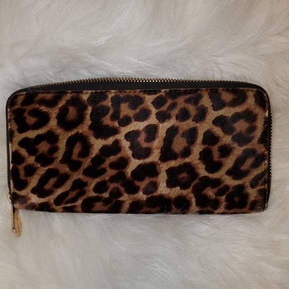Michael Kors animal print wallet - Picture 2 of 6